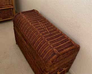 Woven trunk