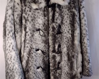 Beautiful Pamela McCoy faux fur 