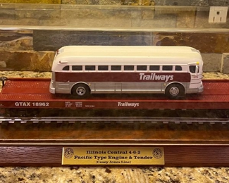 Trailways Bus & Tender Train Car Pacific Lionel Encased Display