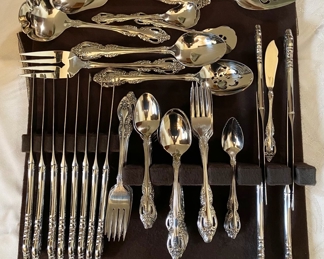 Service for 12 Oneida Louisiana Stainless Flatware