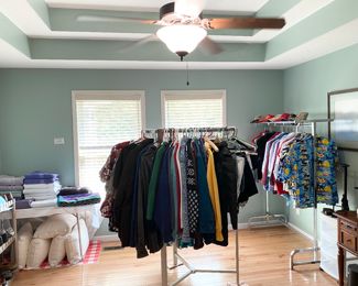 Ladies: Petite Small/Medium Coldwater Creek, Jessica Howard, Draper’s & Damon’s, Alfred Dunner, Karen Scott, Ralph Lauren, LL Bean, Land’s End, Lucky Brand, Talbot’s, Jones Sport, many Hawaiian made shirts, Appleseed’s
Men’s: XL to XXL: Land’s End, Jos A. Bank’s, Many Hawaiian Shirts,
Men’s Shoe Size: 13
Ladies Shoe Size: 7 to 8.5