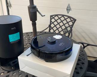 Eufy Robot Vac Vaccuum w/ Box & extras