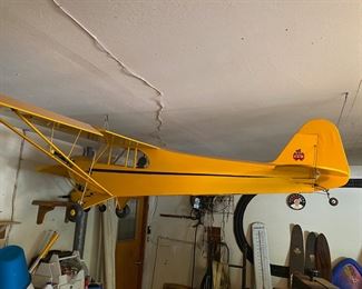 Radio controlled airplanes (3), and radio controlled cars