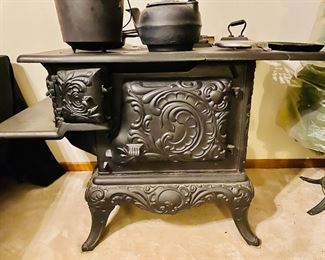 19th century Cast iron Stove. Fully-refurbished.