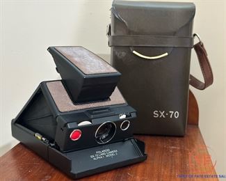 Vintage POLAROID SX-70 Land Camera with Original Case