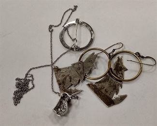 A STERLING SILVER PENDANT IN THE FORM OF A PENGUIN, SET WITH BLACK AND WHITE DIAMONDS.  5/8" TALL, A STERLING CHAIN, CIRCLE PIN AND PAIR OF WOLF SHAPE EARRING, STERLING CHAIN.
WEIGHT 12.0 GRAMS
note the chain has a knot in it