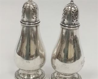

A PAIR OF INTERNATIONAL STERLING 'PRELUDE' SOLID SILVER SHAKERS.  5" TALL.  118.2 GRAMS OR 3.8 TROY OUNCES   /  ESTIMATE $86.64
