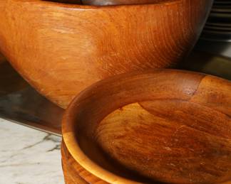 Walnut salad bowls x 7 and a large teak salad bowl with forks