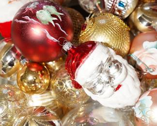 And of course, there are many ornaments too.