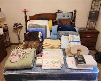 Blankets, comforter set, shams, pillowcase and more 