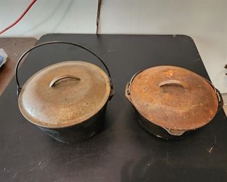 2 cast iron pots with lids