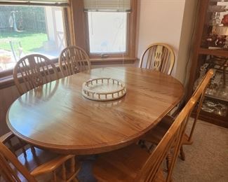 Dining room table with 1 leaf and 6 chairs