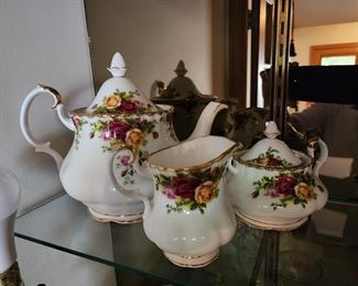 Royal Albert,  Old country Rose 3 piece tea pot set