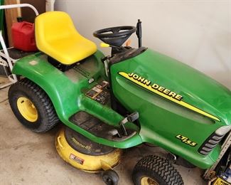 John Deer lawn mower, LT 155, new battery and runs great