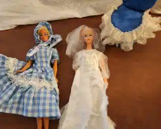 2 barbies