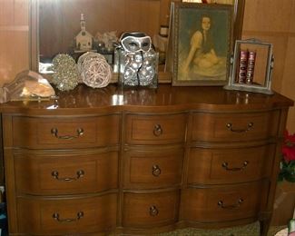 Triple dresser with mirror