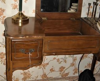 Vintage Ladies fold top vanity