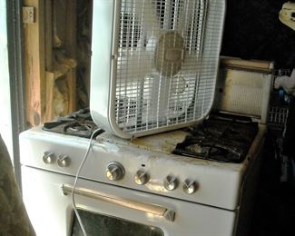 Kenmore gas stove - 4 burner