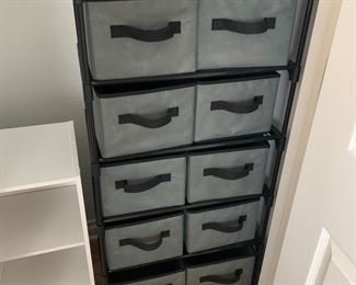 Cloth storage chest