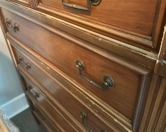 chest of drawers