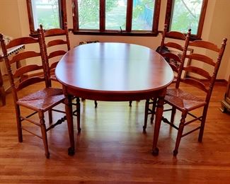 This also has a leaf and table pad available