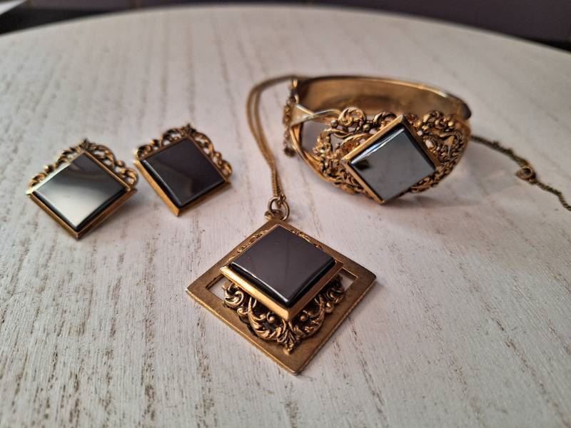 Retro Opalescent Black Stone Jewelry Set