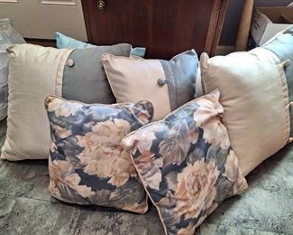 (7) Decorative Plush Pillows