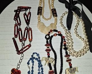 (5) Vintage Necklaces
