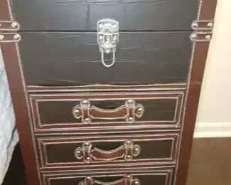 Trunk table