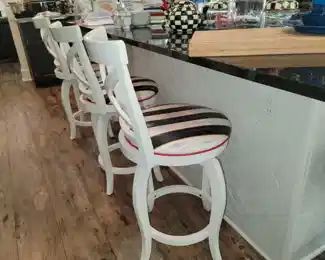 4 bar stools