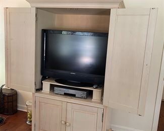 Petite multi, use armoire,/home office