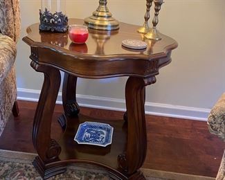 Occasional tables (2)