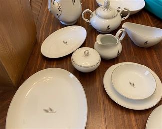 Zukagawa Japanese porcelain set for 12, 