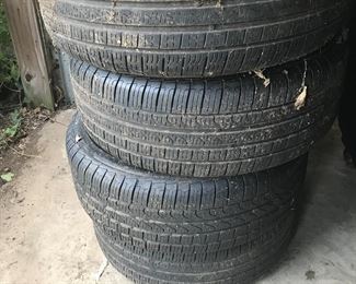 Four Pirelli tires with Mercedes wheel
225/40 R18