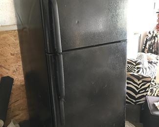  GE Refrigerator