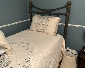 twin (or split king  We have 2 of them) with adjustable base INNOVA 