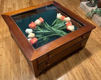 coffee table with 2 drawer one is display 