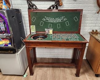 Roulette table good condition.