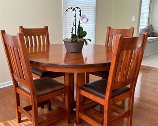 Round Wood Dining Table w/ 6 Chairs 
