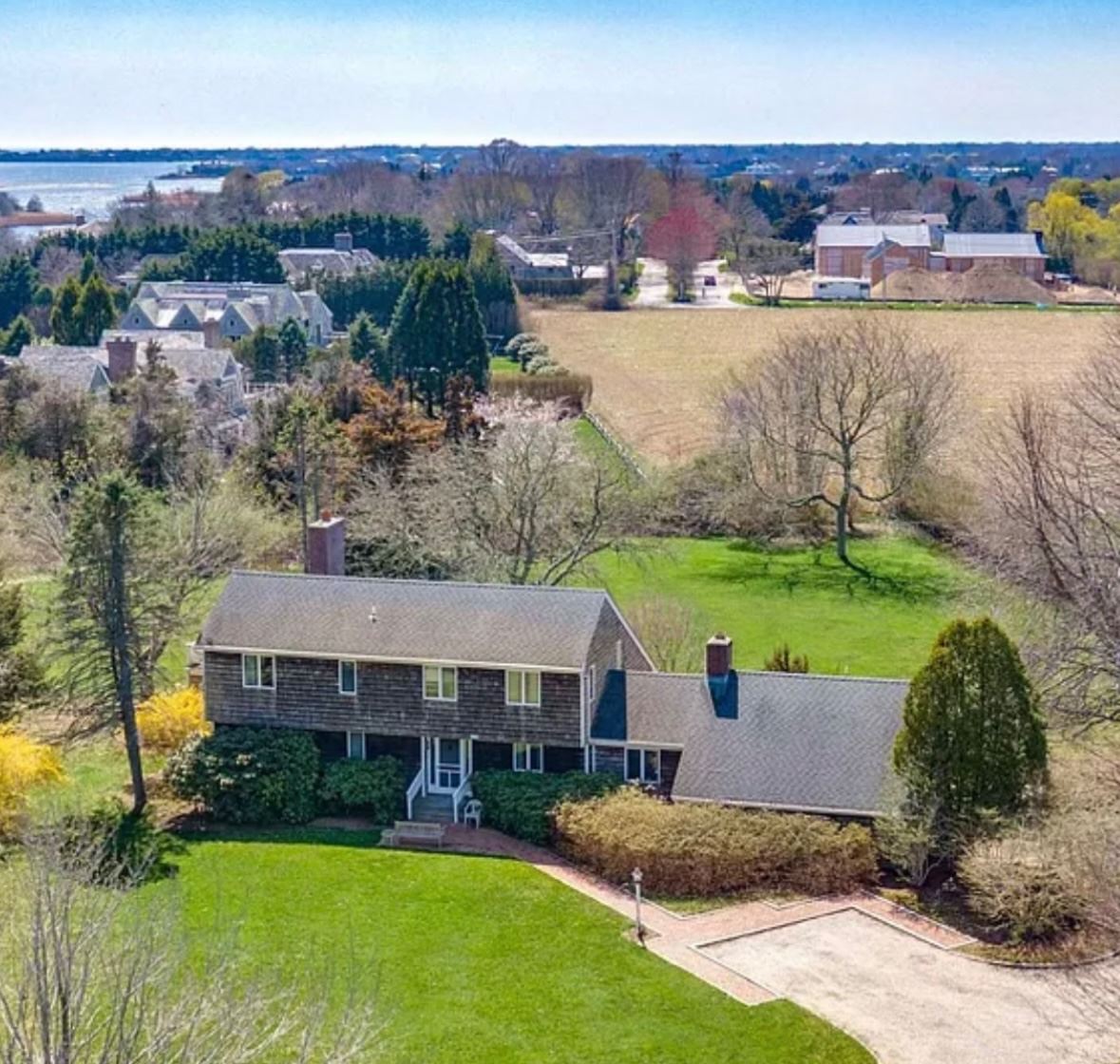 Estate sales by Yasemin in Water Mill, NY starts on 7/28/2023