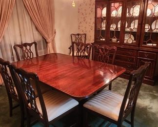 The table comes complete with pads