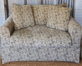 Loveseat w/ Pull Out Twin Bed