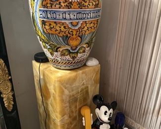 Alabastro Stone light inside Pedestal