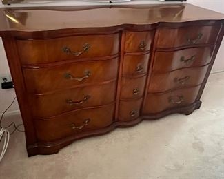 Table Rock solid mahogany 5 pc bdrm set