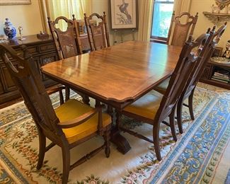 Dining table with one leaf and 6 chairs