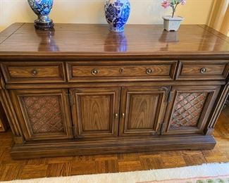 Vintage Magnavox console stereo with 8-track player. Radio works, but turntable does not. We don’t have an 8 track tape to try the player