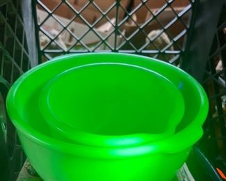 Jadeite Bowls that glow under UV!