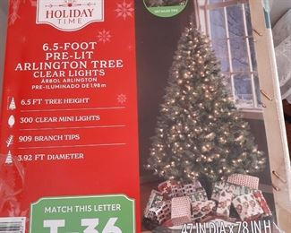 6ft prelit Christmas Tree