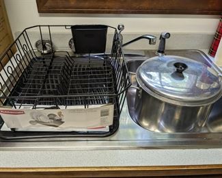 Dish drainer and cookware 