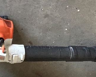 LEAF BLOWER
